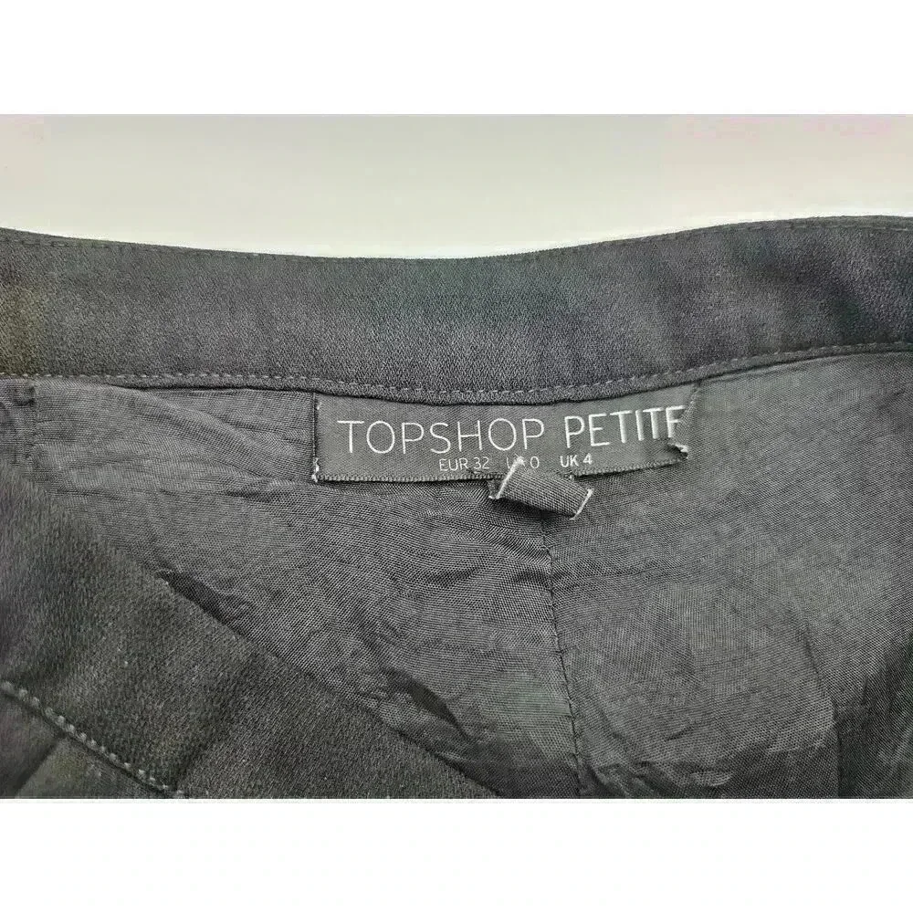 Topshop Women's Size 0 Petite Black Scalloped Dress Shorts